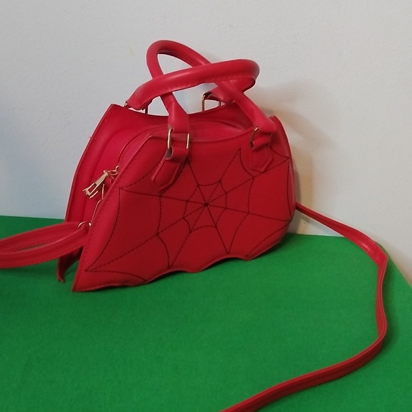 Red Spider Web Purse - Picture 5 of 8